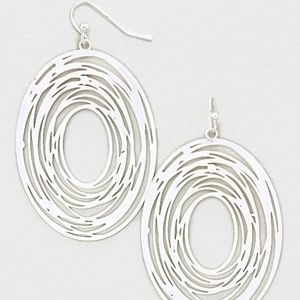 OVAL CUT OUT METAL DISC EARRINGS